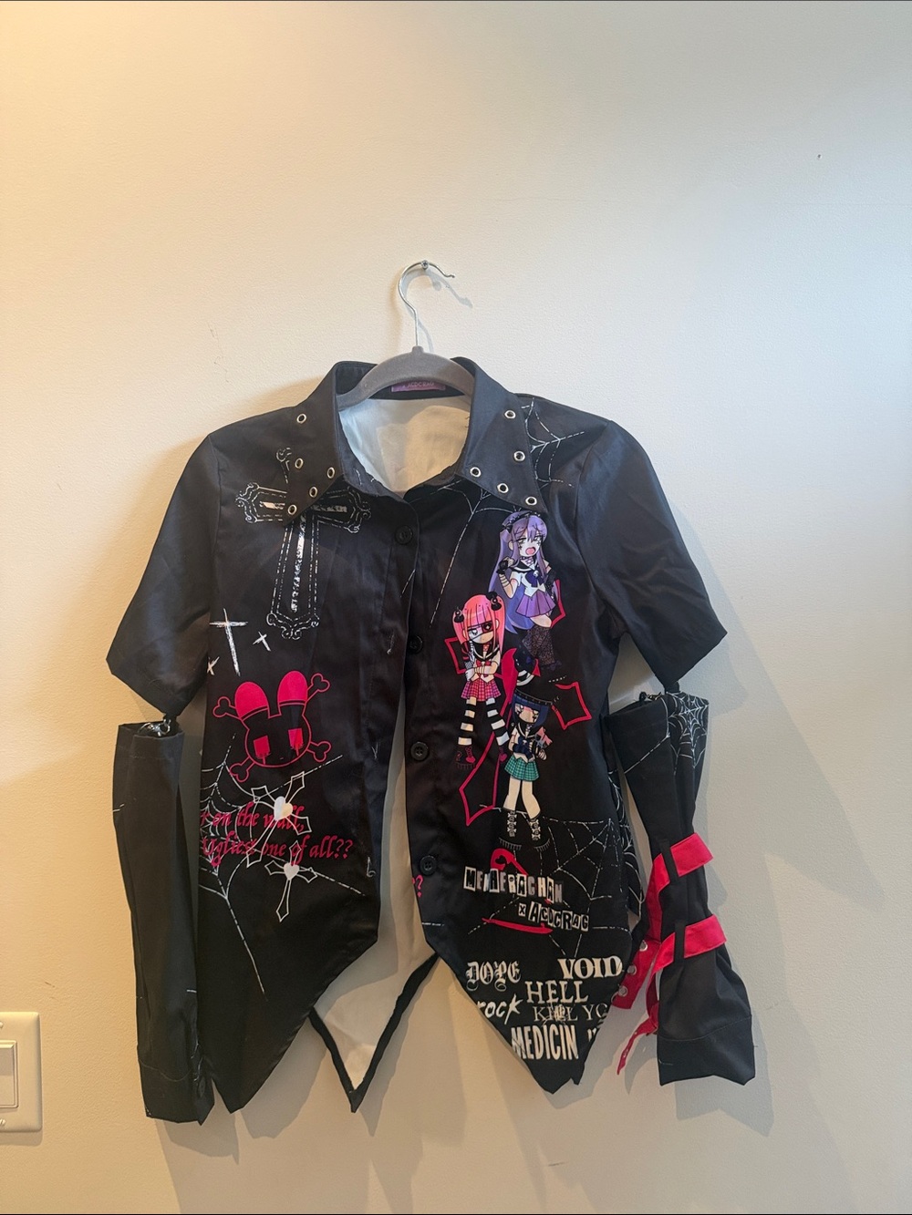 Black Gothic Anime Patch Button-Down Shirt with Detachable Sleeves
